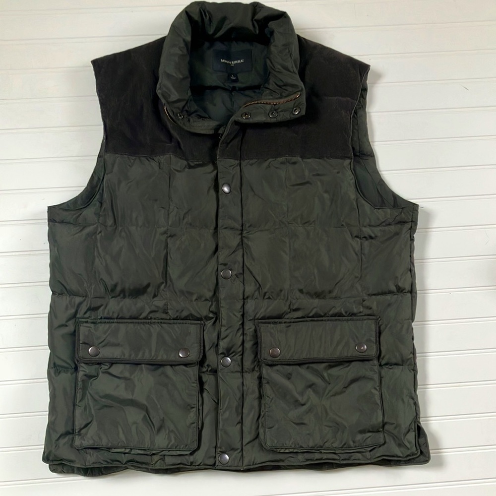 Banana Republic men’s puffer vest
